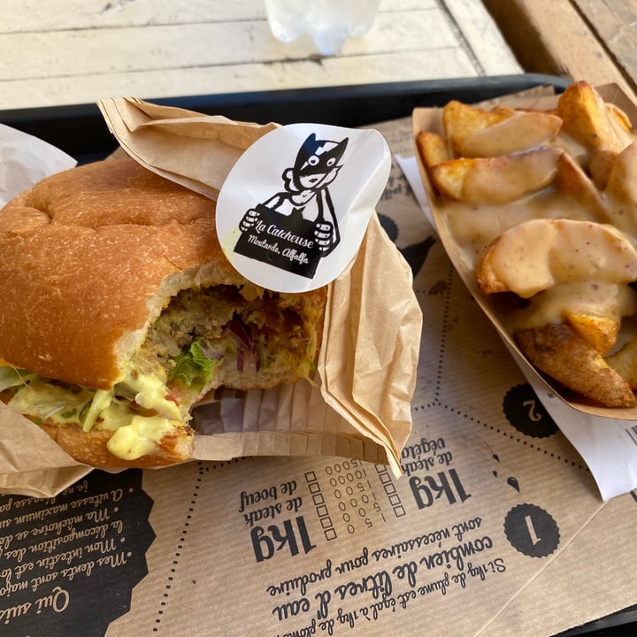 photo of Hank Burger La Catcheuse shared by @thelifeofmichele on  26 Jun 2020 - review