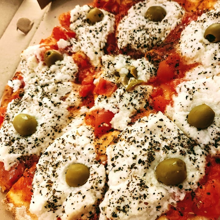 photo of Layla Vegan Pizza Pizza Gluten Free Primavera shared by @esmeruiz on  06 Jun 2021 - review