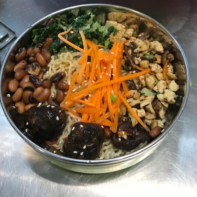 「Mushroom kolo mee」の料理の写真