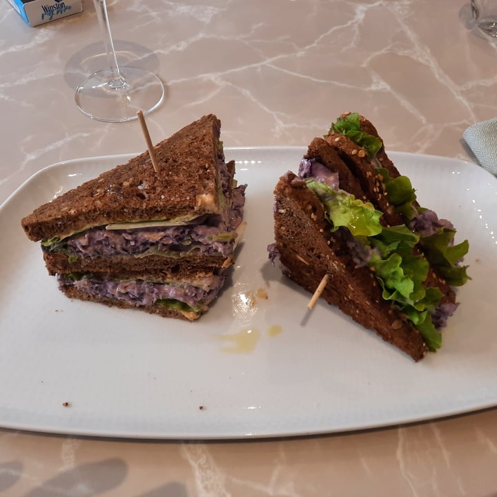 photo of Linfa Milano - Eat Different Club Sandwich Plant Based shared by @elelion on  27 Feb 2022 - review