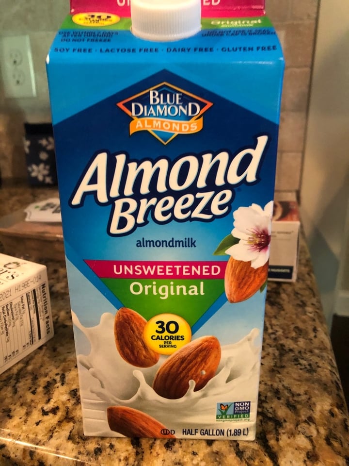 photo of Blue Diamond Unsweetened Almond Milk Original shared by @carlysutherland on  30 Dec 2019 - review