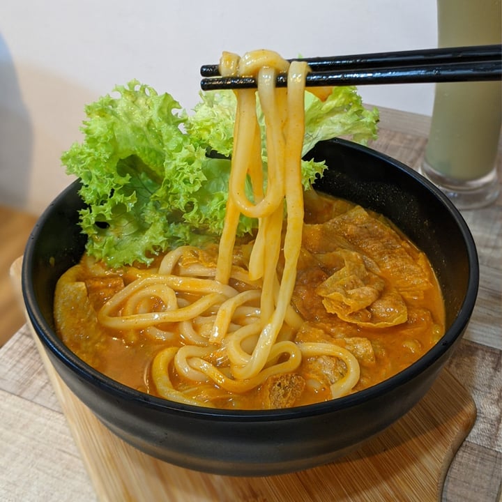 photo of nomVnom Tai Seng Chickpea Assam Curry Udon shared by @oblongboxes on  15 Nov 2020 - review