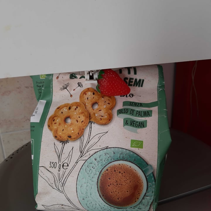 photo of Fior di Loto Biscotti 6 cereali e semi bio shared by @annamaria0819 on  03 Apr 2022 - review