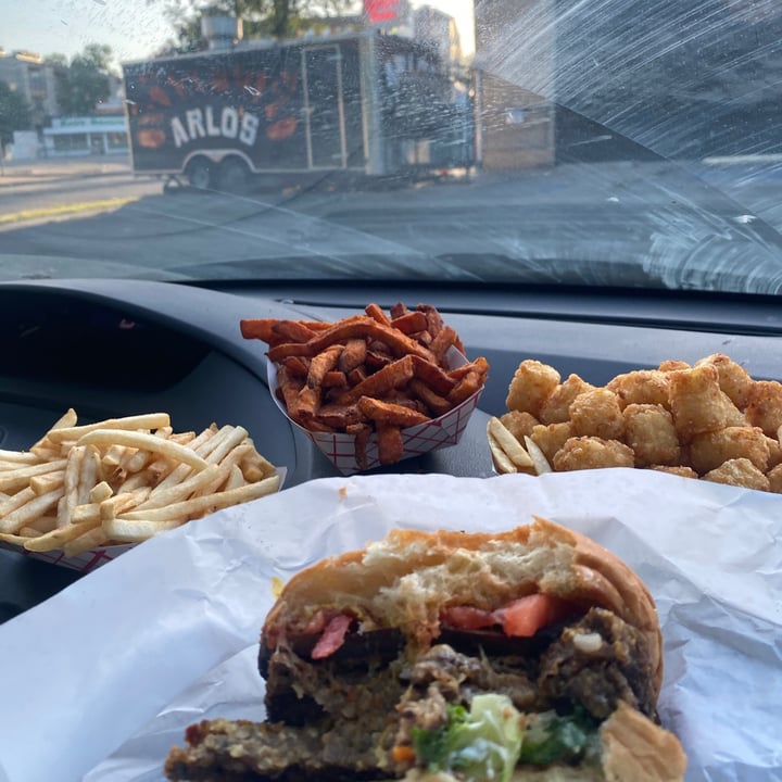 review photo of Arlos Bacon Cheeseburger shared by @abbbyrodr096 on 08 Dec 2020 - review