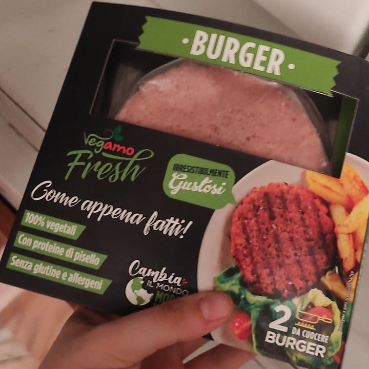 review photo of Vegamo Burger fake meat shared by @chiarasciaudo on 16 Sep 2022 - review