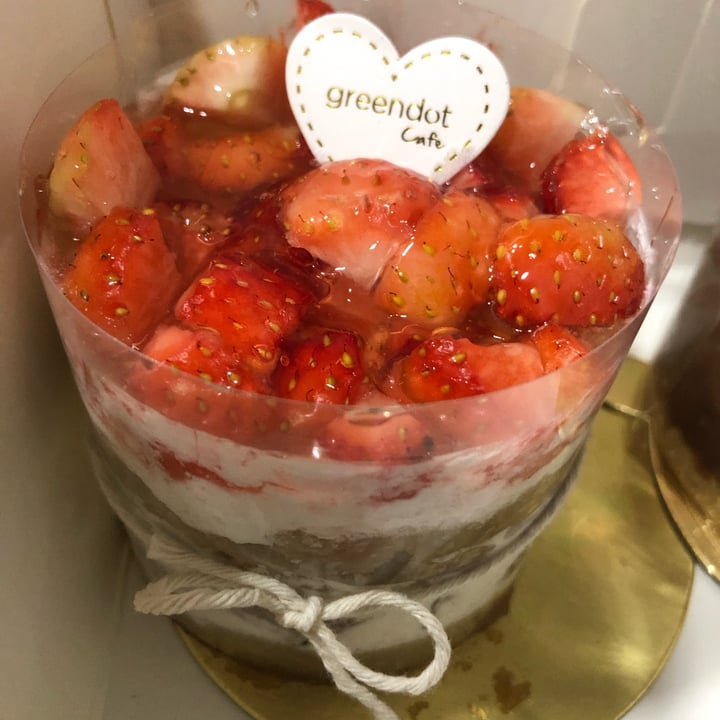 photo of Greendot PAYA LEBAR SQUARE Fresh Strawberry Shortcake shared by @soy-orbison on  14 Apr 2022 - review