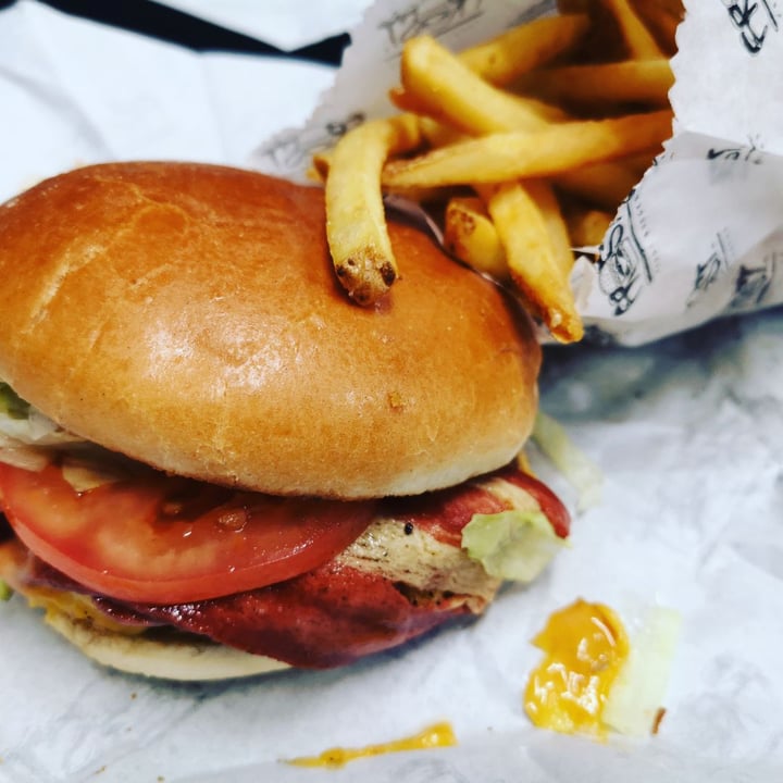 review photo of Frost Burgers Bacon Free shared by @moll10lava on 04 Sep 2019 - review