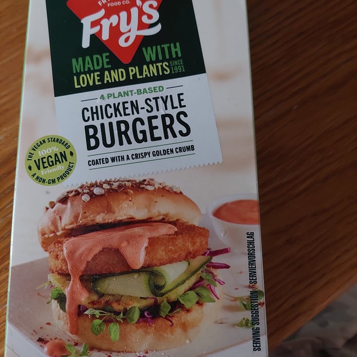 photo of Fry's Family Food Chicken-Style Burgers shared by @mariavinhando on  02 Jun 2022 - review