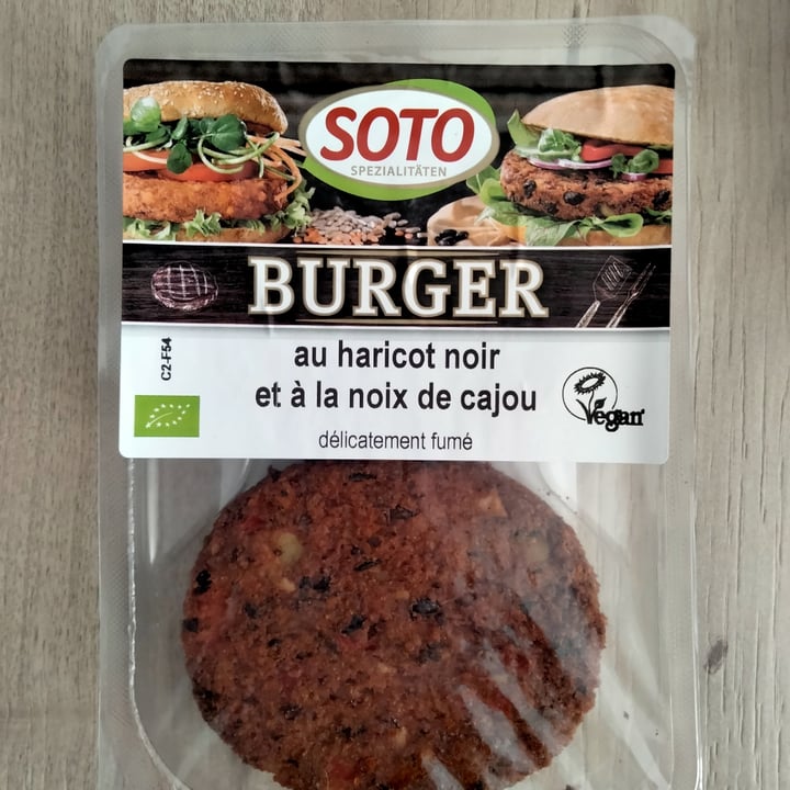 photo of Soto Burger Haricots noirs et noix de cajou shared by @clairett on  23 Feb 2022 - review