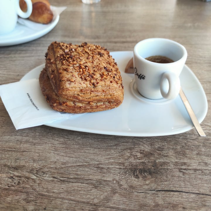 review photo of Dolce Caffè Fagottino Vegano Con Crema Di Nocciole shared by @verooh on 19 May 2022 - review
