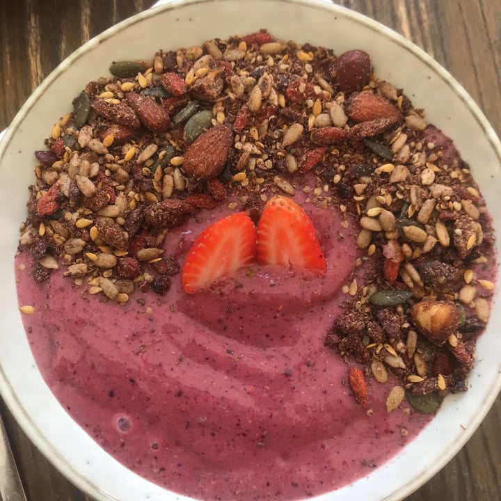 photo of The Jozi Green Eatery Berry Love Smoothie Bowl shared by @majabee on  16 Apr 2021 - review