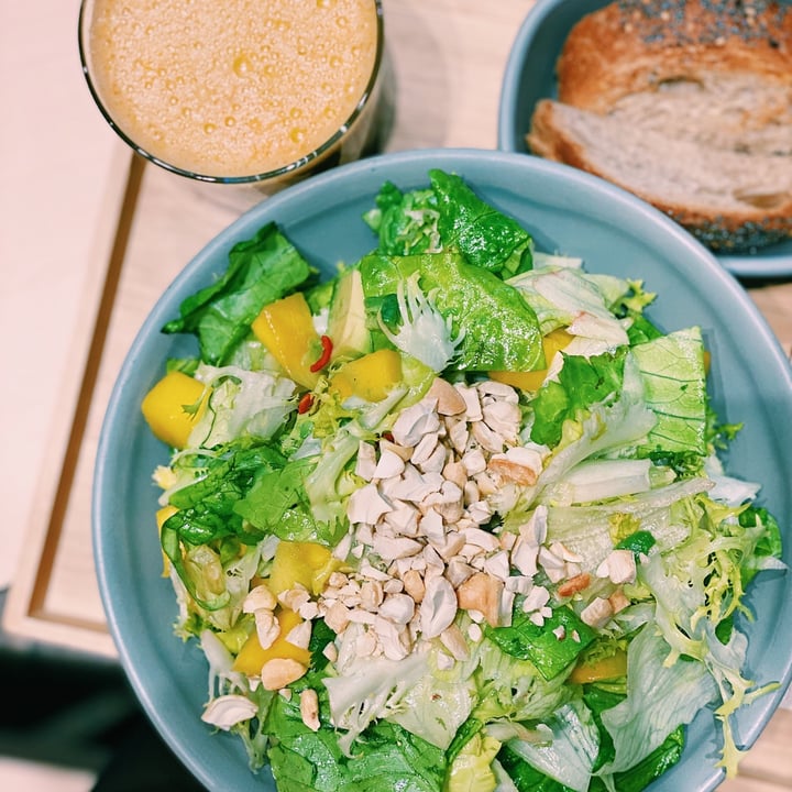 review photo of Fresh Cut Salad mix shared by @avegetarianinitaly on 27 Nov 2021 - review