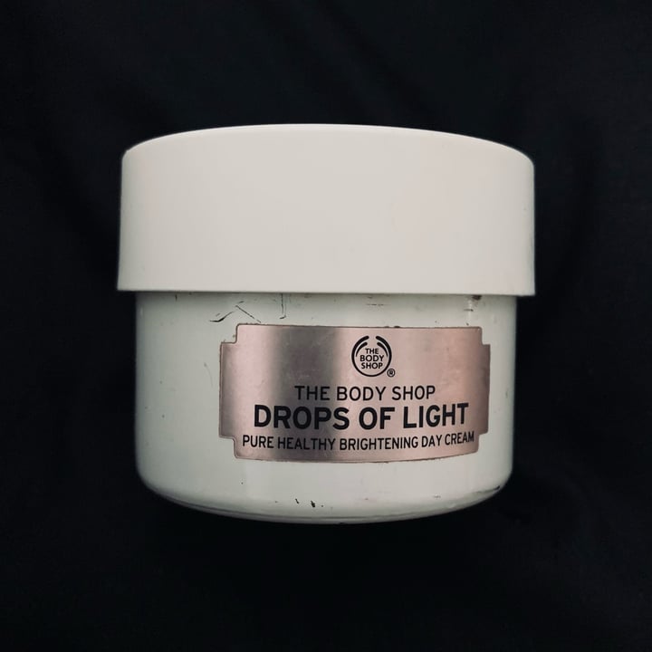 photo of The Body Shop Drops of light day cream shared by @anneveaev on  10 Nov 2021 - review