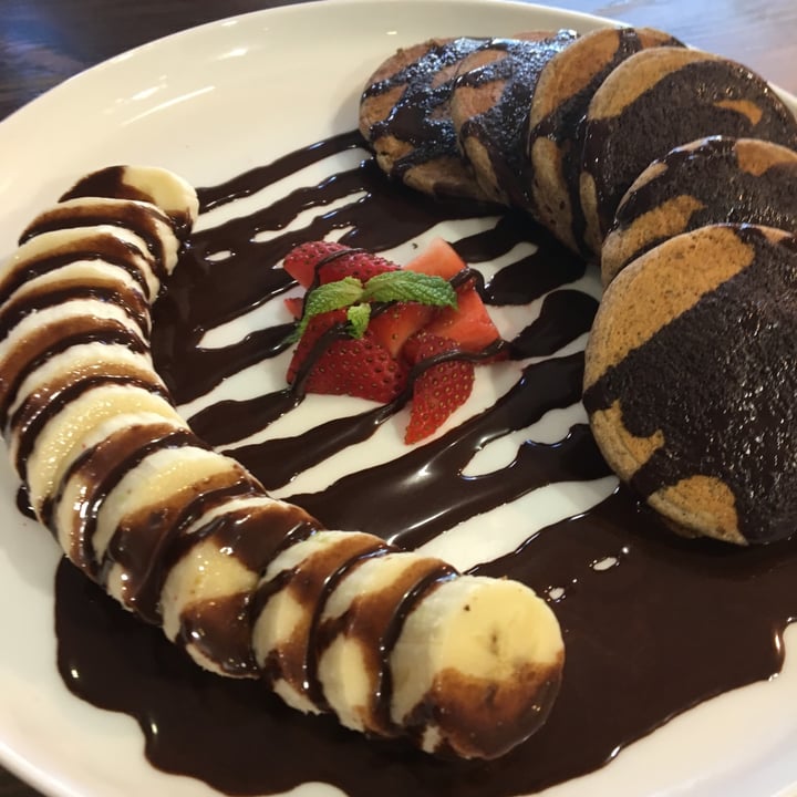 photo of Equilibrium Cafè Brvnch&Coffee Pancakes con chocolate y plátano shared by @saracoe on  05 Nov 2022 - review