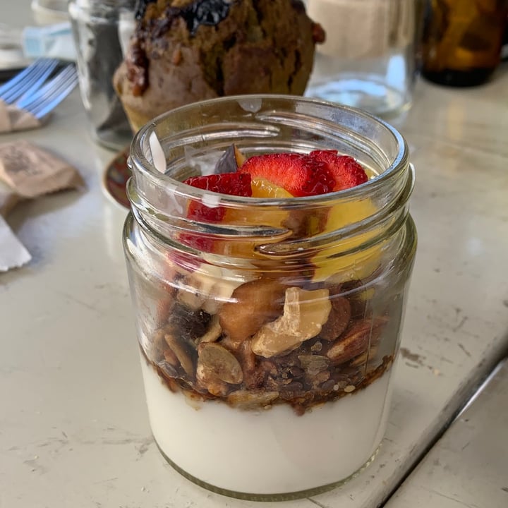 review photo of Chicama Yogur con fruta de estación y granola shared by @solebarrenechea on 22 Jun 2021 - review