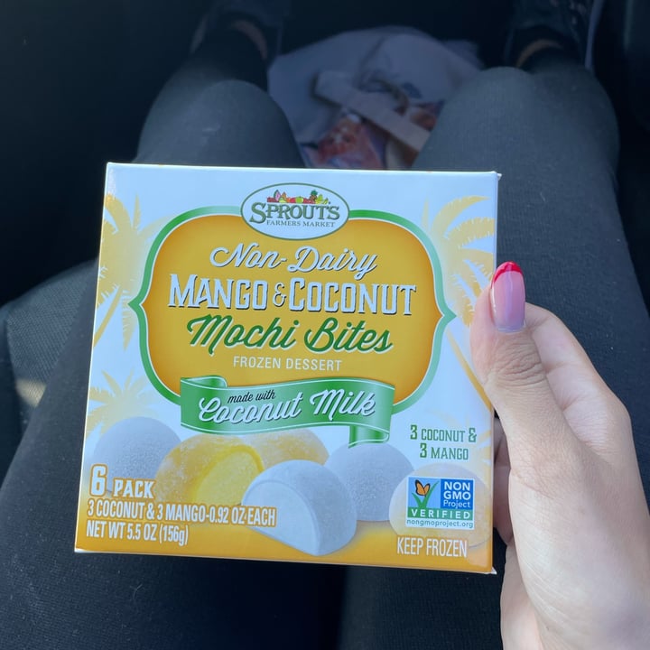 review photo of Sprouts Farmers Market Non-dairy mango & coconut mochi bites shared by @calditodemazapan on 09 Nov 2021 - review