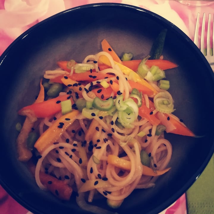 photo of Sesamo Nero Noodles Alla Orientale Con Verdure shared by @violinoviola on  08 Jun 2022 - review