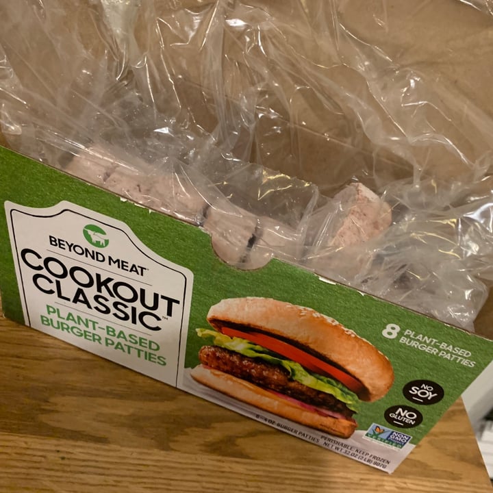 photo of Beyond Meat Beyond Meat Cookout Classic Plant-based Burger Patties shared by @gabywoofwoof on  28 Aug 2021 - review
