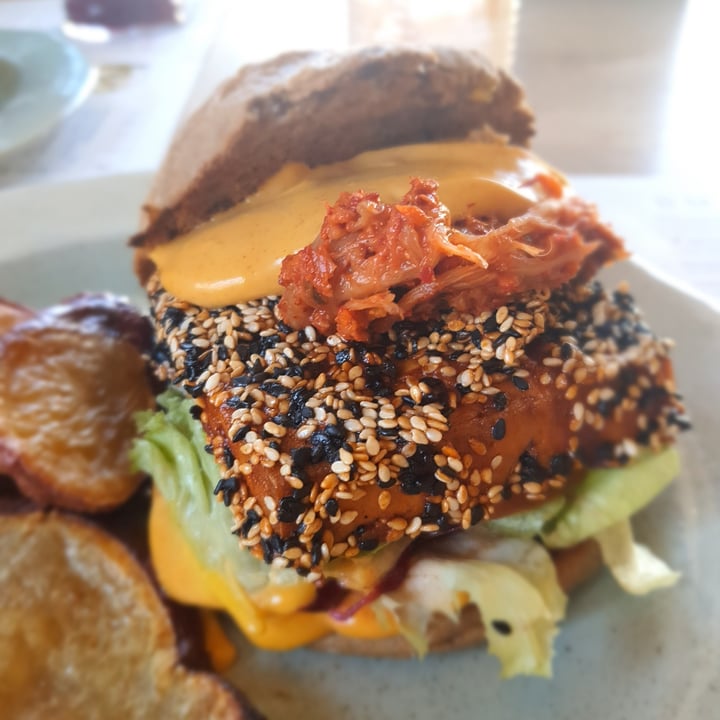 review photo of Lexi's Healthy Eatery Tofu Tango Burger shared by @yani07 on 09 Aug 2022 - review