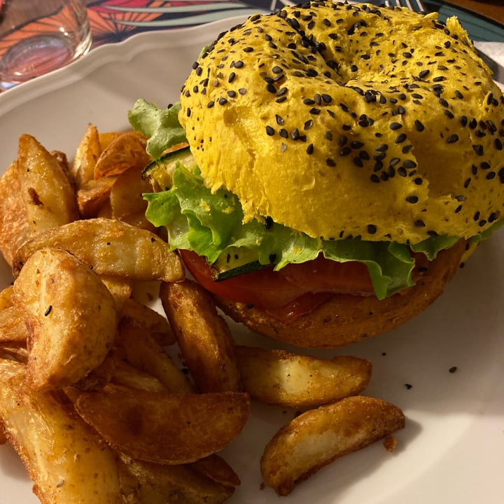 review photo of Flower Burger Funky cecio shared by @zazie21 on 16 Mar 2022 - review