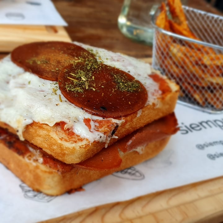 photo of Siempre viva Club sándwich shared by @bernardini96 on  19 May 2022 - review