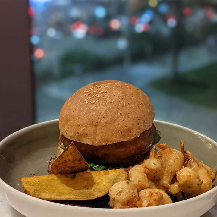 photo of Real Food Portobello Burger shared by @jxvegjournal on  26 Dec 2020 - review