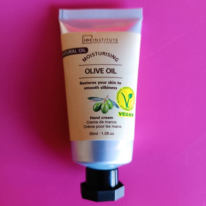 photo of IDC Institute Beauty & Skincare Crema De Manos Con Aceite De Oliva shared by @kania on  30 Nov 2022 - review