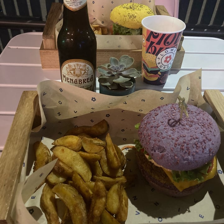photo of Flower Burger Cheesy Cecio shared by @ylenia20 on  28 Nov 2021 - review