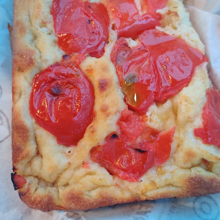 photo of Panificio Donfamily Pizza focaccia al pomodoro shared by @fiorubino on  23 Apr 2022 - review