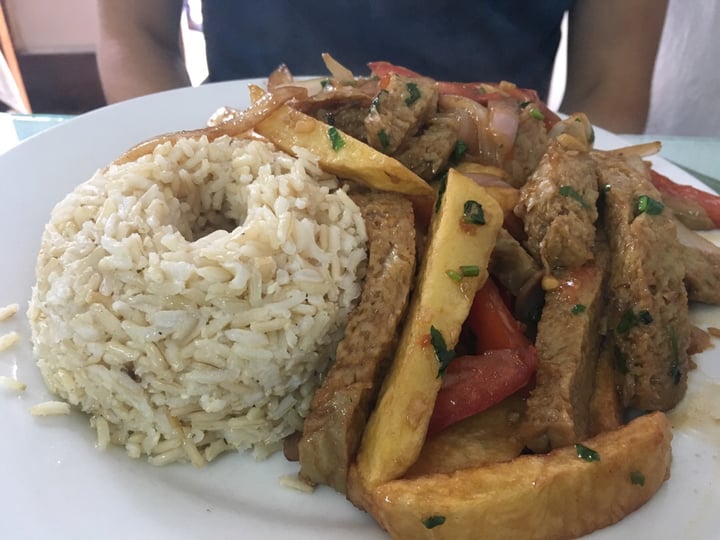 photo of Restaurant Vegetariano SAYEL Lomolife Saltado shared by @theveggienomad on  03 Aug 2018 - review