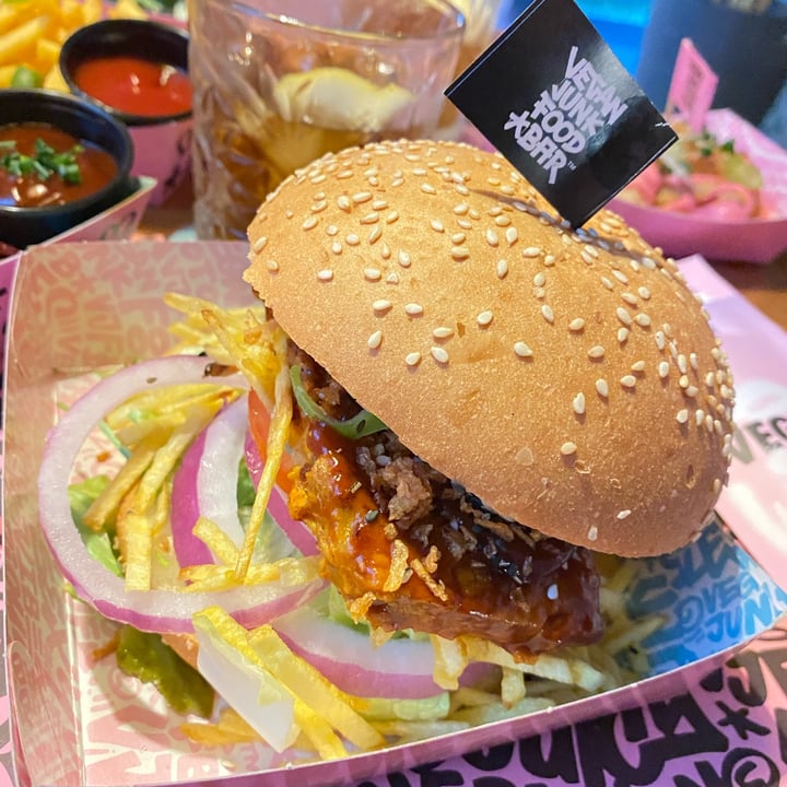 photo of Vegan Junk Food Bar Heppi ribs burger shared by @danielallocco on  14 Jul 2022 - review