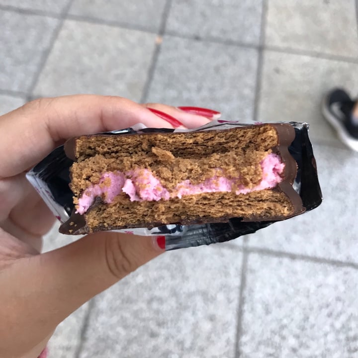 review photo of Un Rincón Vegano Alfajor de Frutos del Bosque shared by @vallestevez on 09 Apr 2021 - review