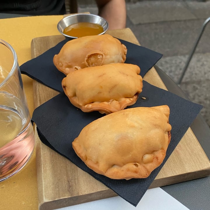 photo of Guero Empanadas con ceci shared by @sinfobie on  12 Jun 2022 - review