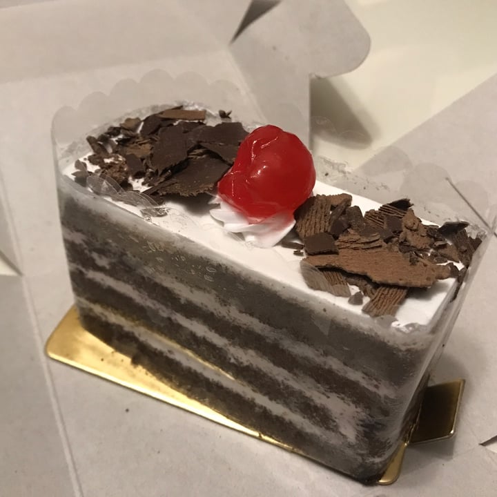 photo of M Bakery Black Forest Cake shared by @mehmehrene on  03 Oct 2021 - review