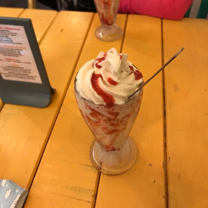review photo of Fat Vegan Malteada de Fresa shared by @gatitahada on 19 Sep 2021 - review