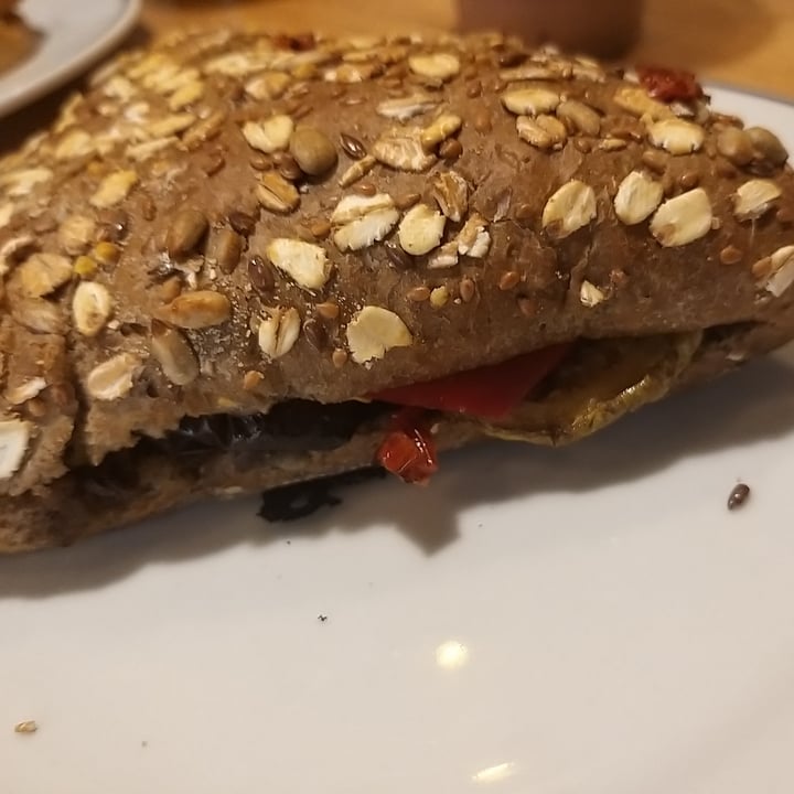 review photo of Gloria Jean's Coffees Vegetables sandwich shared by @catpuella on 04 Nov 2021 - review