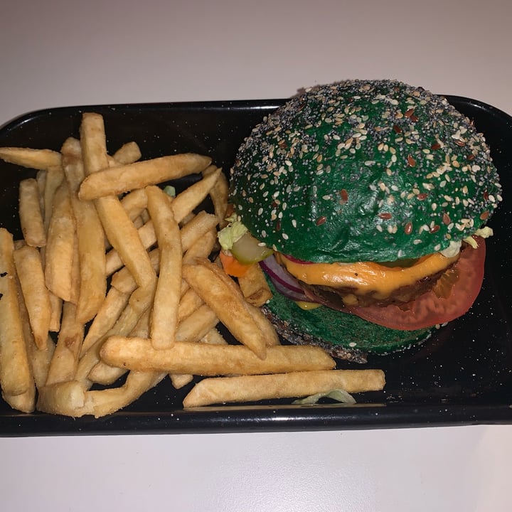 photo of Williamsburg Burger Bar Beyond Burg shared by @hippysunflower on  13 Mar 2022 - review