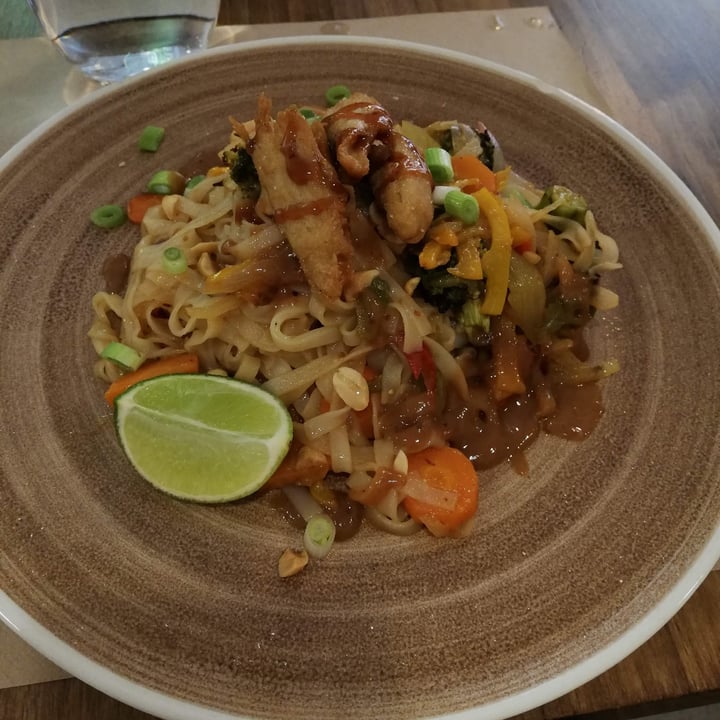 photo of OM RESTAURANT VEGETARIÀ & VEGÀ Pad Thai shared by @benedettac on  28 Aug 2020 - review