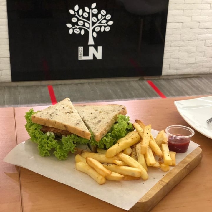 photo of LN FORTUNATE COFFEE MALAYSIA 幸福咖啡 Grilled tempeh sandwich shared by @moralcompassion4all on  12 Jun 2020 - review