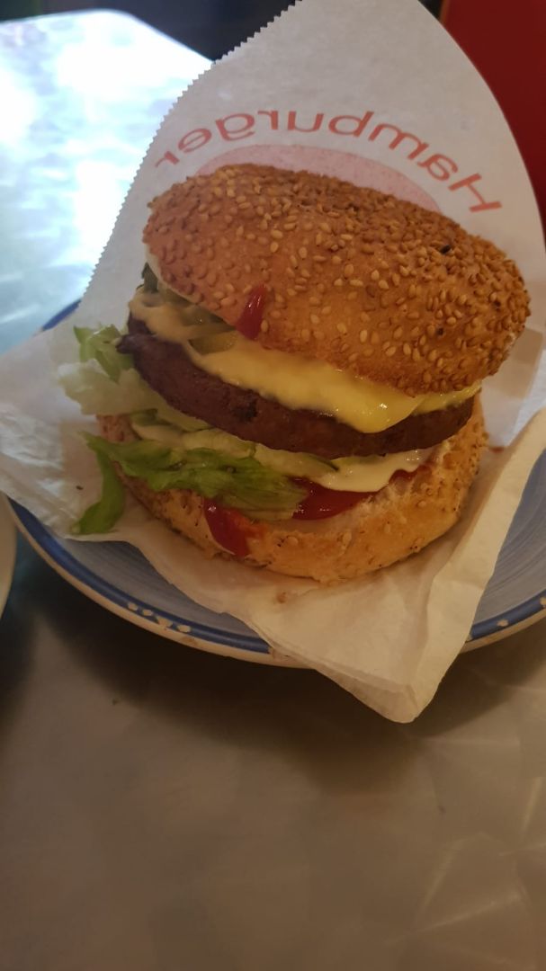 photo of Yoyo Foodworld Cheese Burger shared by @tzlilgoldner on  21 Jan 2020 - review