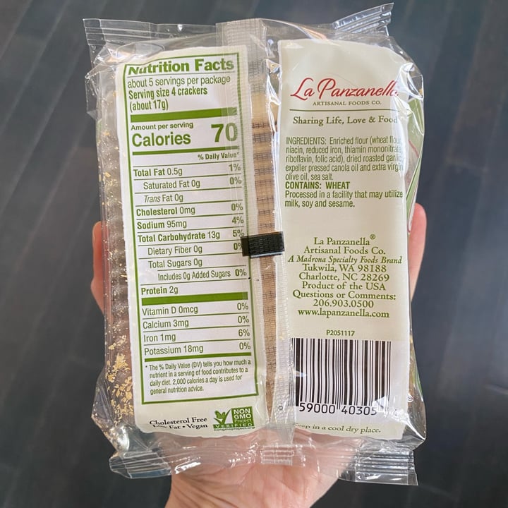 photo of La Panzanella Roasted Garlic Crackers shared by @beckyyy on  13 Jan 2022 - review