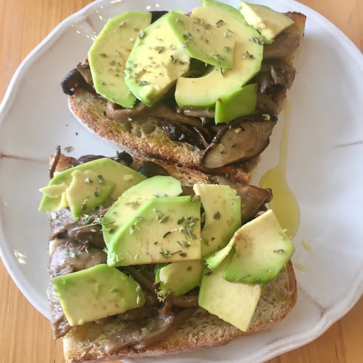 photo of Mercador Café Mushroom toast shared by @esteriley123 on  08 Aug 2020 - review