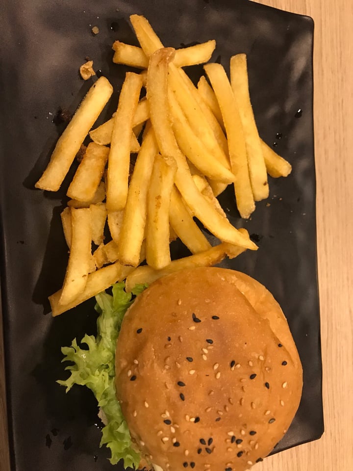 photo of Greendot ONE RAFFLES PLACE Soy burger shared by @rajamani on  16 Oct 2018 - review