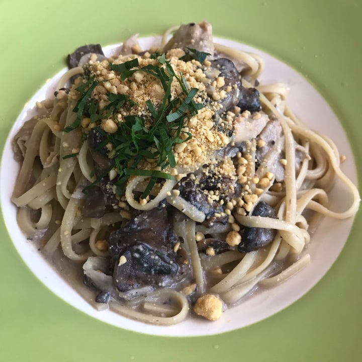 photo of Privé Tiong Bahru Linguine Mushroom ‘Carbonara’ shared by @veganwarrior666 on  08 May 2021 - review