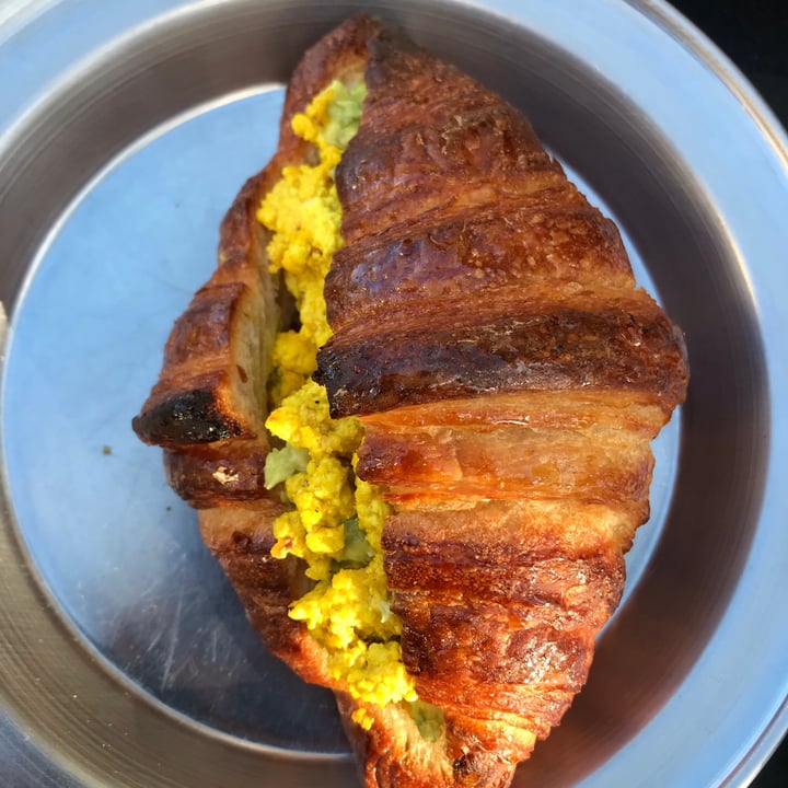 photo of Fifi Almacén Croissant Relleno Con Palta shared by @lusomoza on  23 Jul 2021 - review