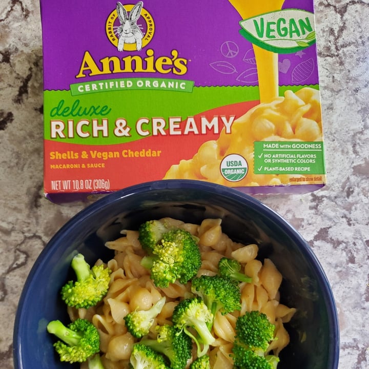photo of Annie’s Deluxe Rich & Creamy, Shells & Vegan Cheddar With Broccoli shared by @ashwickety on  01 Mar 2022 - review