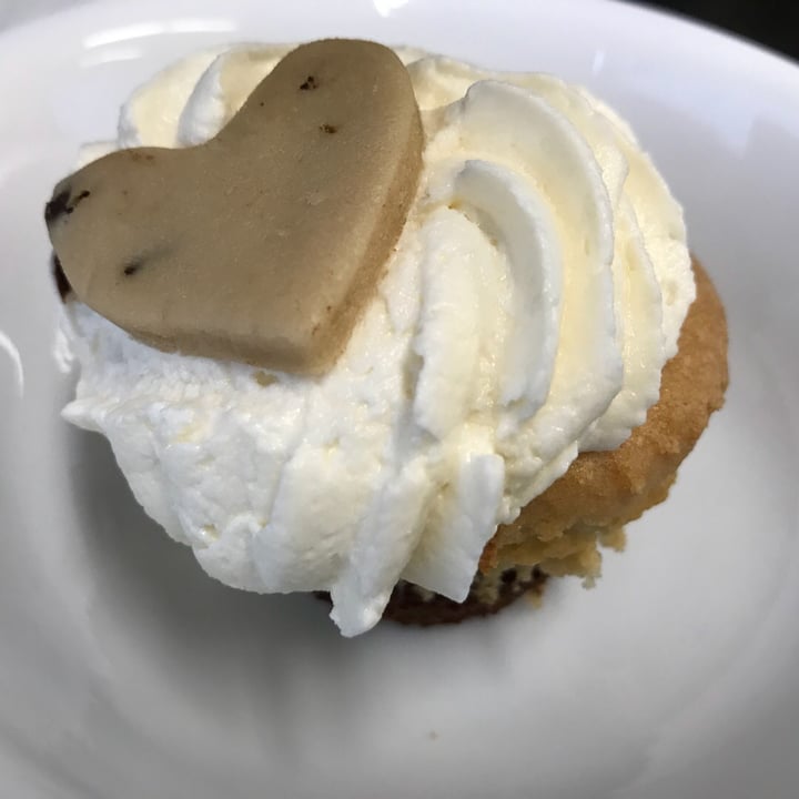 review photo of The Griffin Takeaway Vegan Marble Cookie Dough Cupcake shared by @k8e on 12 Mar 2019 - review