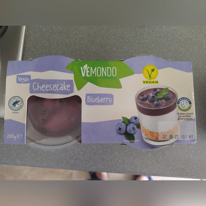 photo of Vemondo  Vegan Cheesecake Blueberry  shared by @sisvegan on  16 Aug 2022 - review