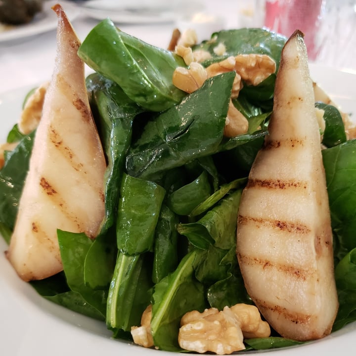 review photo of El Central - Bistro de campo Ensalada de espinaca, pera y nuez shared by @danielacianfrini on 04 Oct 2022 - review
