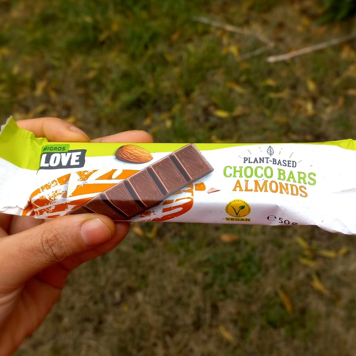 photo of Migros V-Love Choco bars almond shared by @isthatgal on  19 Jun 2022 - review